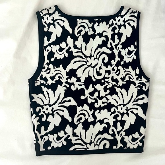 ❣️ FOREVER 21 CROPPED SHIRT ❣️ - Picture 2 of 2